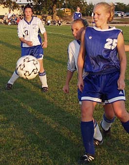 Jay Co. girls obliterate Owls (09/25/03)