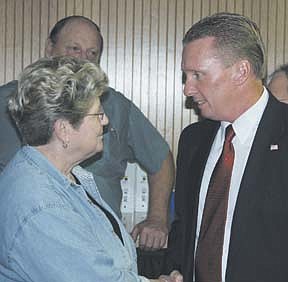 Hosier wins mayoral race (11/5/03)