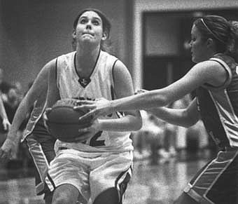 Jay seniors lead win despite AC record (01/08/03)