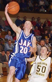 Williams' lay-up stuns Golden Bears (02/25/04)