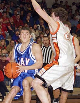 Comer boards big for Patriots (02/28/04)