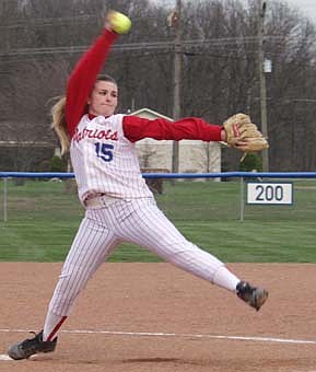 Patriots open with thrilling win (04/07/04)