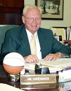 Shoemaker ready for retirement (6/9/04)