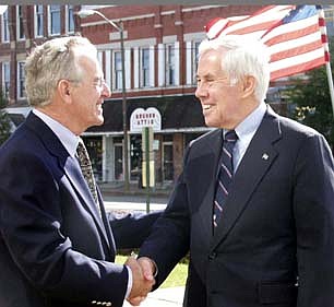 Lugar backs Davis' run (10/18/04)