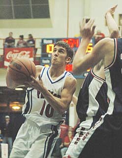 No. 2 Braves survive vs Jay (12/04/04)