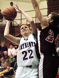 Clark leads No. 8 Vikings (01/14/05)
