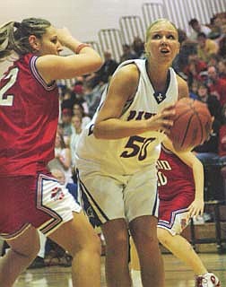 Jones, Panthers deny JC three-peat (02/14/05)
