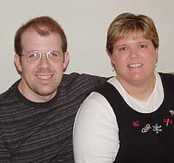 Couple to wed April 30