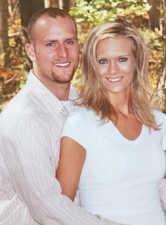 Tobin, Glassford to wed (11/01/05)