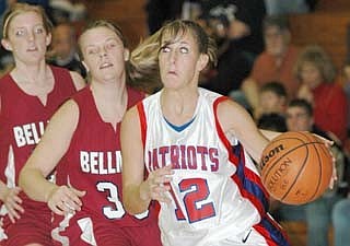 Patriots hold off Bellmont (11/18/06)