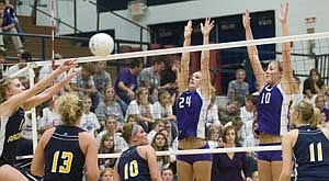 Streaks fight off Fort