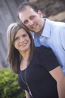 Couple to wed Aug. 21