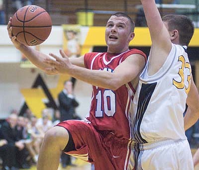 Jay defeats Starfires