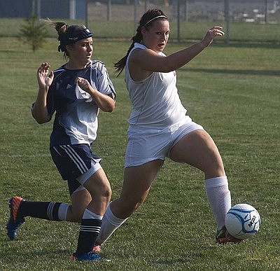 Late goal lifts JCHS