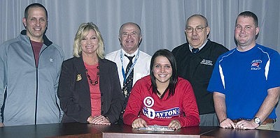 Murphy signs to throw at Dayton