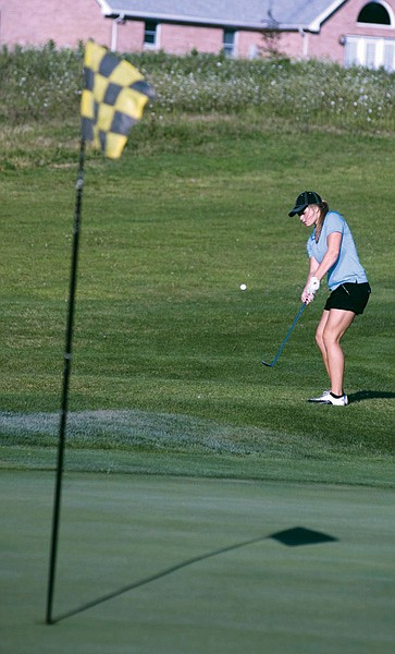 Golfers fall to Devils