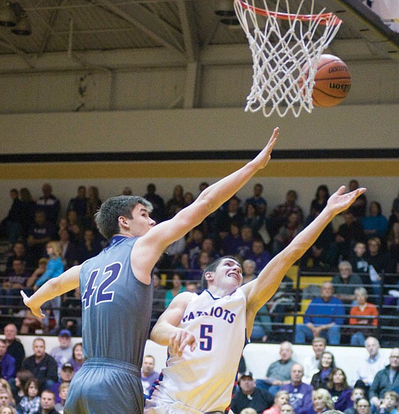 Jay boys fall to Leo, 59-42