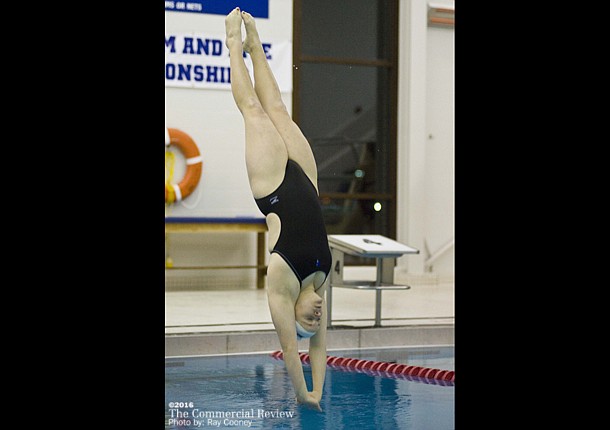 Phillips, Stinson earn diving titles