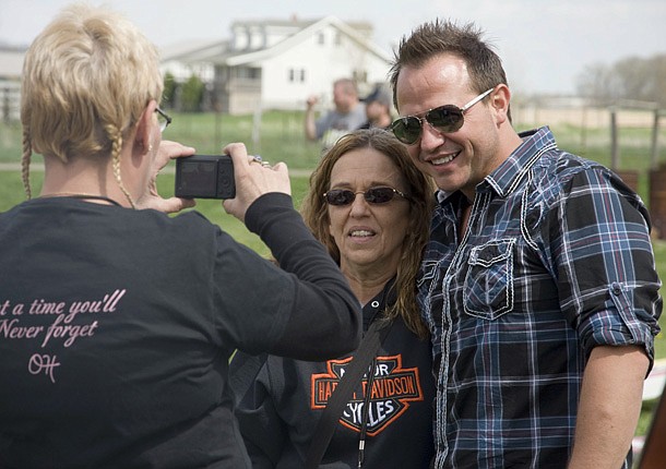 Howell to open for Foxworthy