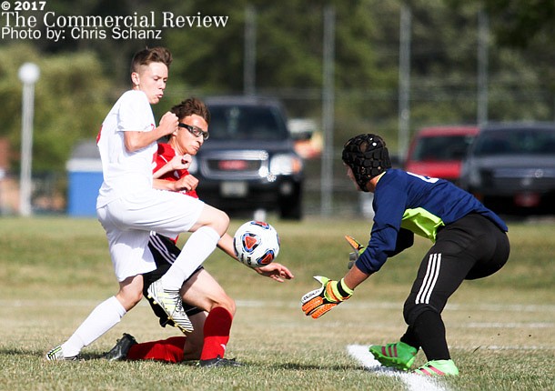 Patriots hold off Bruins, 2-1