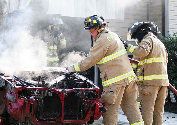 Fire dept. responds to car blaze