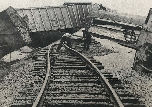 Train carrying corn derailed