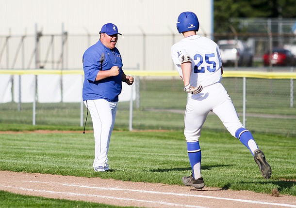 Arbuckle blast powers Patriots