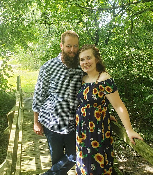 Chapman and Pitman to wed 