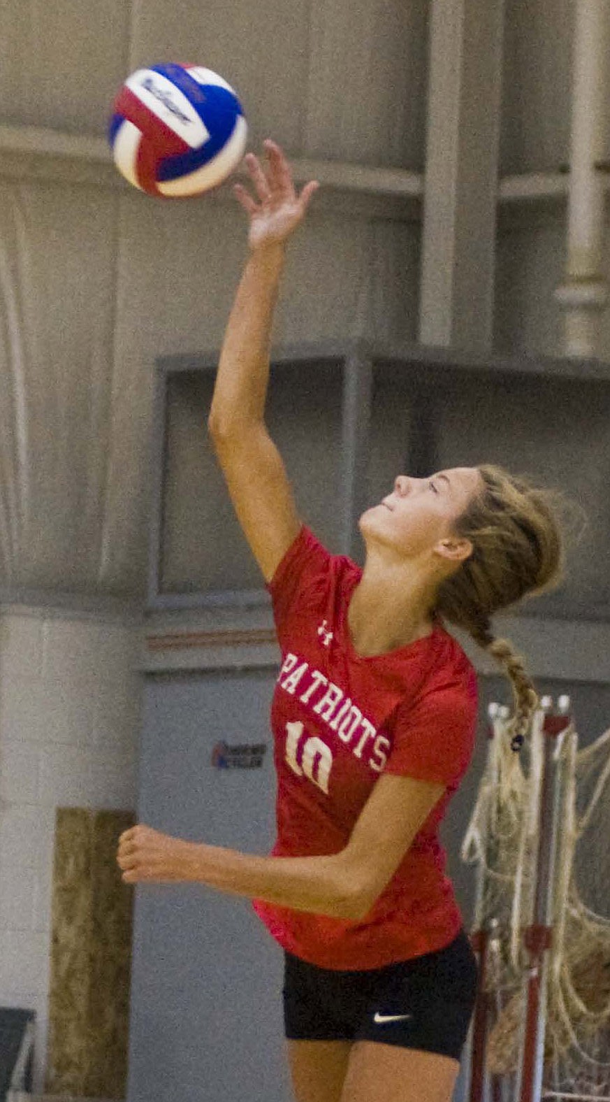 Jay spikers win invitational