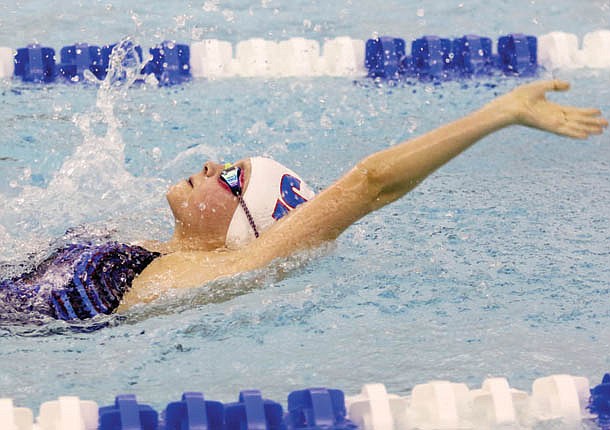 Jay Co. girls win, boys fall