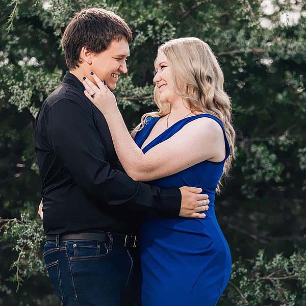 Kaitlyn Bricker, Kyle Shannon to wed Aug. 21