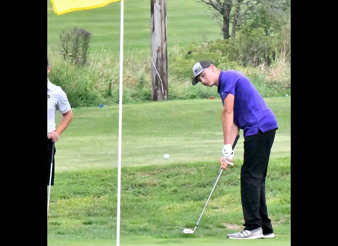 Fort Recovery High School junior Keegan Muhlenkamp chips onto the green of hole No. 15 at Portland Golf Club during Monday’s win over the Parkway Panthers. Muhlenkamp bogeyed the hole en route to a 41, the Indian’s second best score in the match. (The Commercial Review/Andrew Balko)