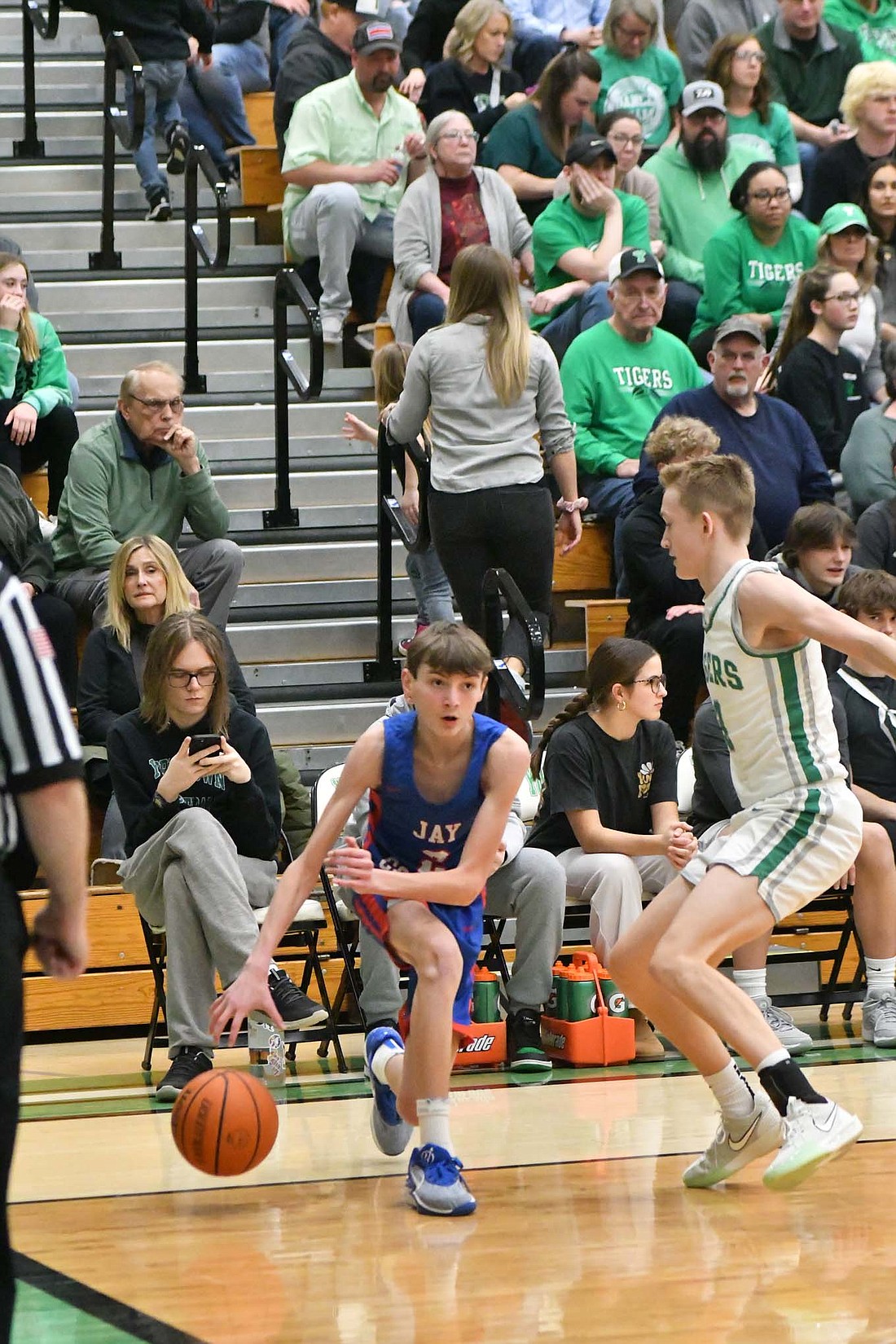 Jayden Comer, a freshman on the Jay County High School boys basketball team, begins to drive the baseline in the Patriots’ 69-31 loss at Yorktown on Saturday. (The Commercial Review/Andrew Balko)