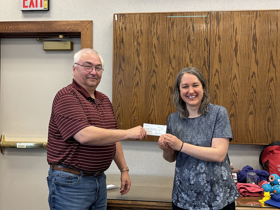 Jay County Public Library children services librarian Shana Neuenschwander recently delivered a presentation to Kiwanis Club highlighting the various children’s programs offered by the library. Pictured above, club president Greg Franks then presented Neuenschwander with a $100 donation to the summer program for kids. (Photo provided)